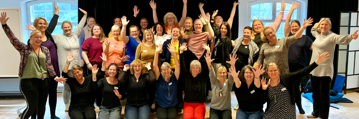 En grupp nyexaminerade SHL återhämtningsterapeuter på retreat i Skåne